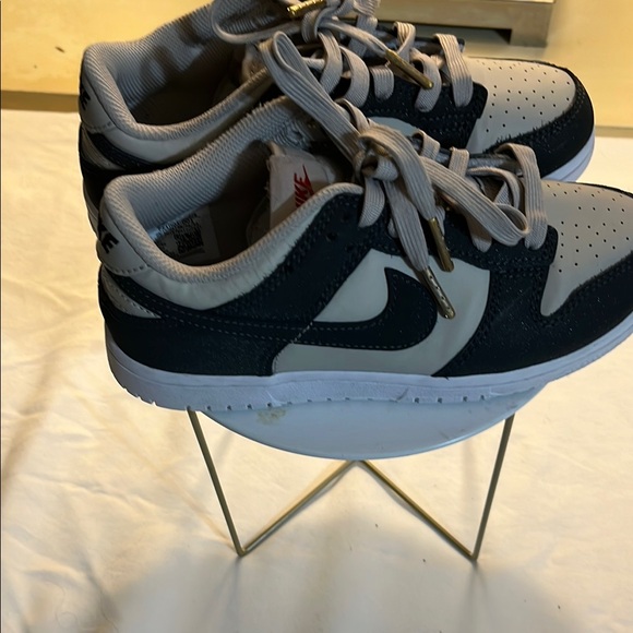 Nike Black and White Low-Top Sneakers - Picture 3 of 7